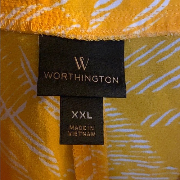 Beautiful Blouse - Picture 3 of 3